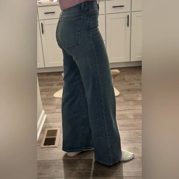 Only worn once! Universal Thread Jeans - Picture 4 of 4